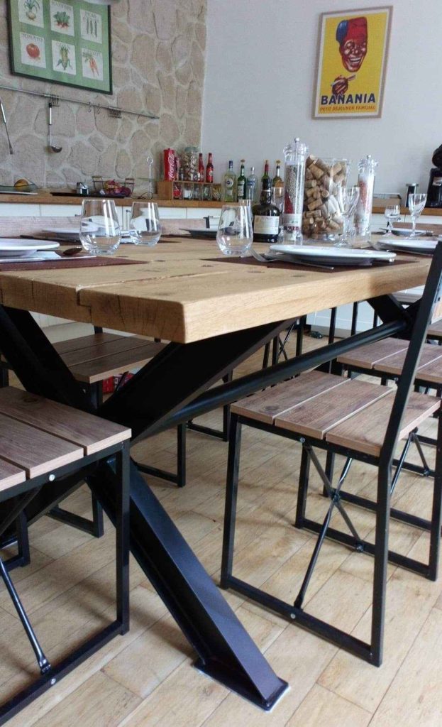 réalisation de table et chaises personnalisées en fer forgé et bois